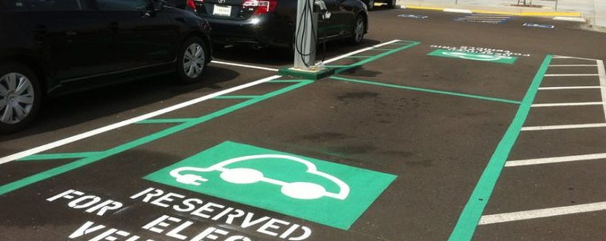 stationnement-vehicule-electrique-880x350 stationnement véhicule électrique